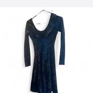 Elegant black long sleeve velvet dress